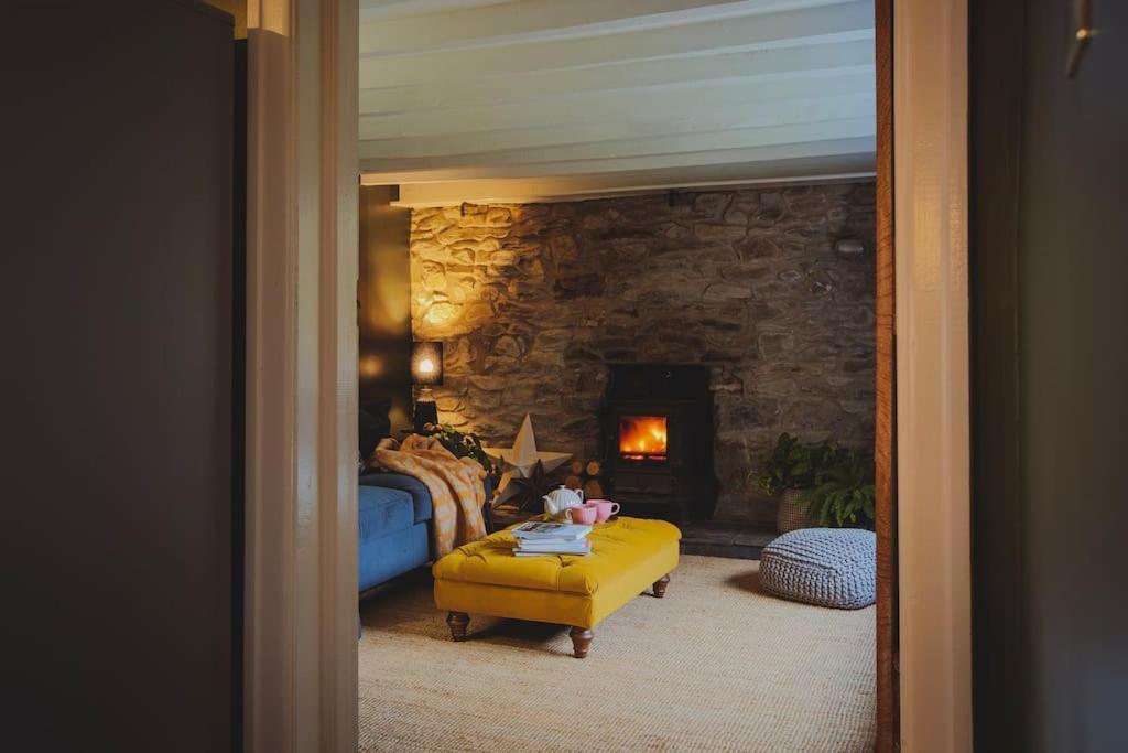River Cottage, A Luxurious And Cosy Riverside Cottage For Two Welshpool Kültér fotó