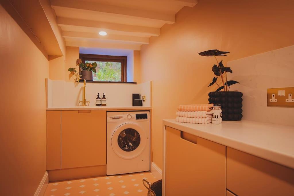 River Cottage, A Luxurious And Cosy Riverside Cottage For Two Welshpool Kültér fotó