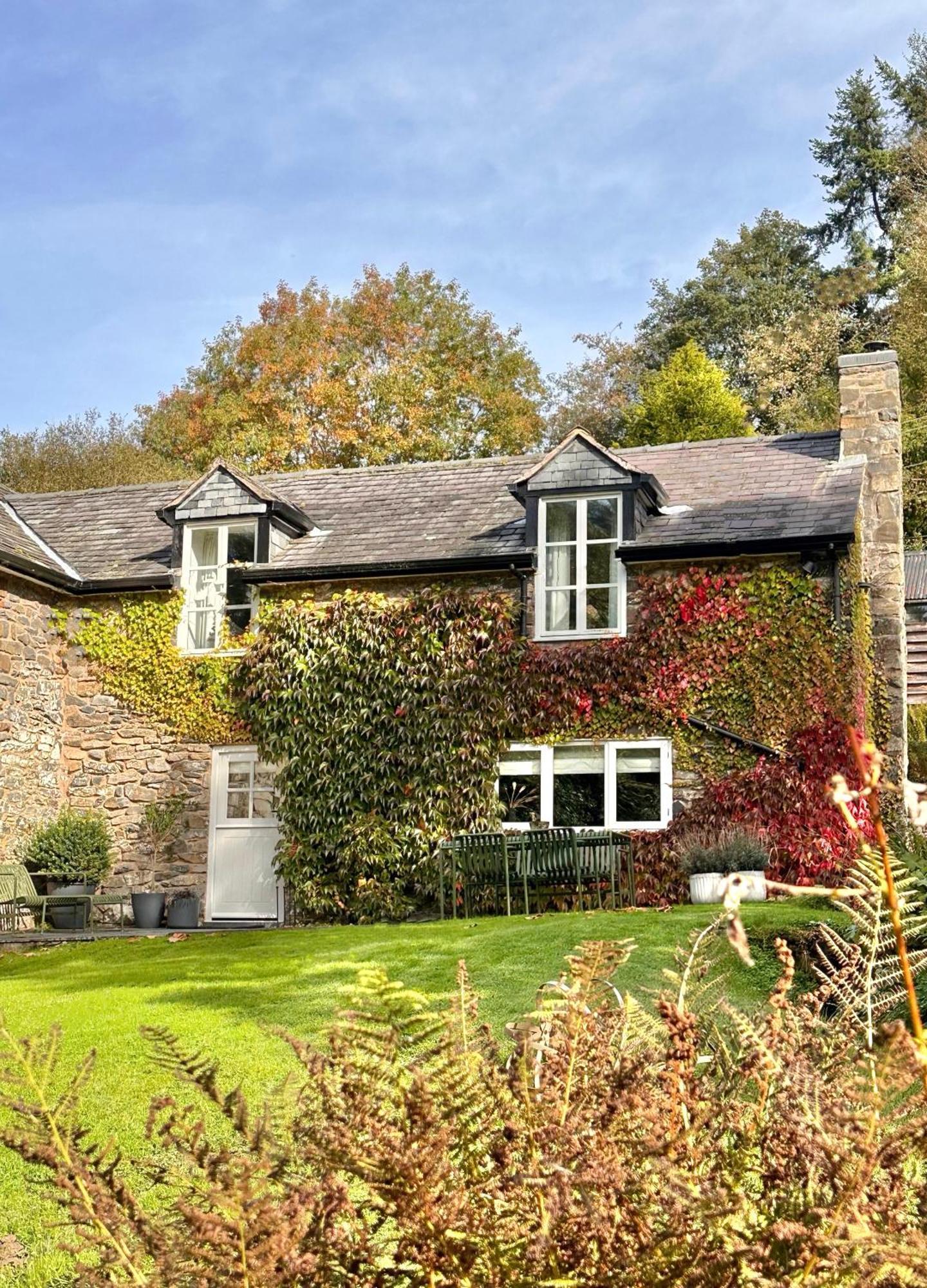 River Cottage, A Luxurious And Cosy Riverside Cottage For Two Welshpool Kültér fotó